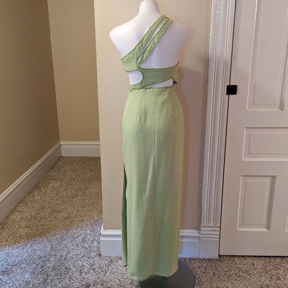 Je Matadi by Sean Mehta pale green beaded one shoulder cutout dress fits size 0 - Picture 3 of 9